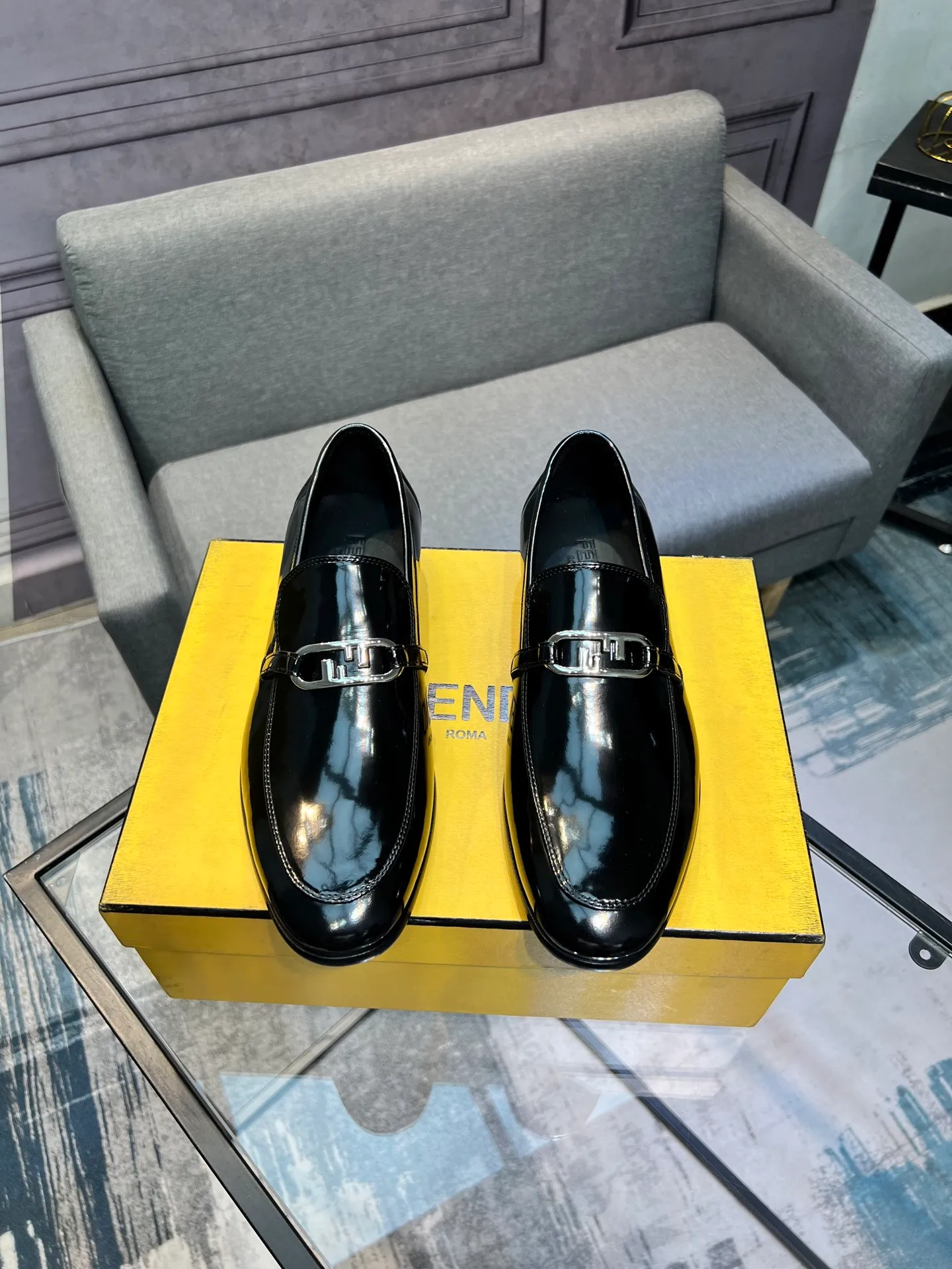 Men's shoes 💰940 [FENDI] Fendi men's business casual leather shoes imported brand cloth/calf leather/open edge beads/brand logo printing -Inner lining: comfortable cowhide lining -Outsole: genuine leather outsole with rubber backing embedded in the heel, perfect injection molding -Super high quality control·Fine workmanship: highlighted (high-end·luxury·grade) -Size: 39-44.38.45.46 Customized, non-returnable